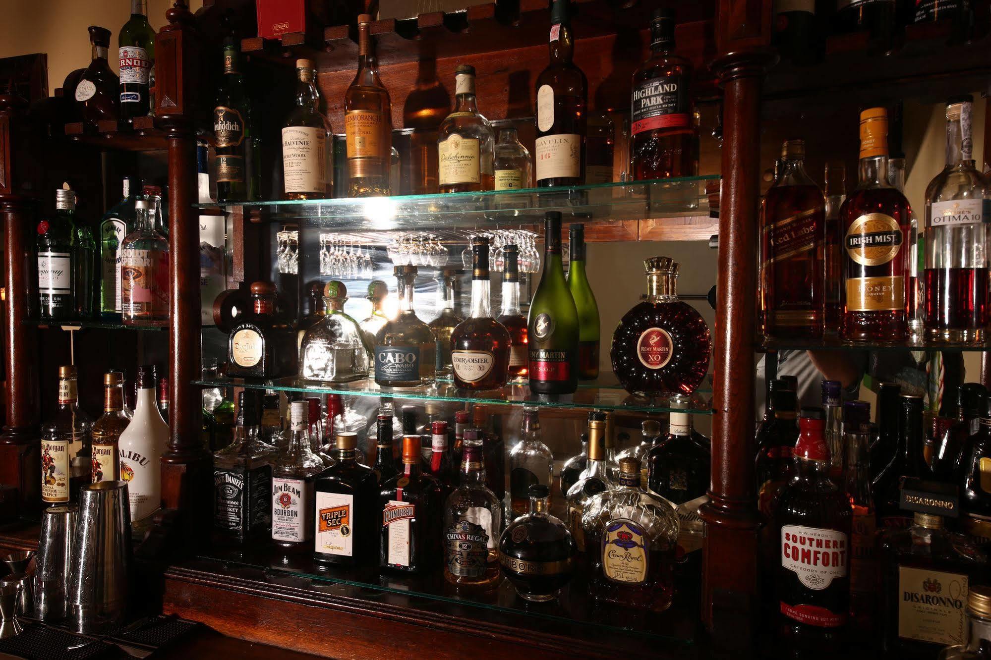 Sir Sam'S Inn & Spa (Adults Only) 핼리버튼 외부 사진